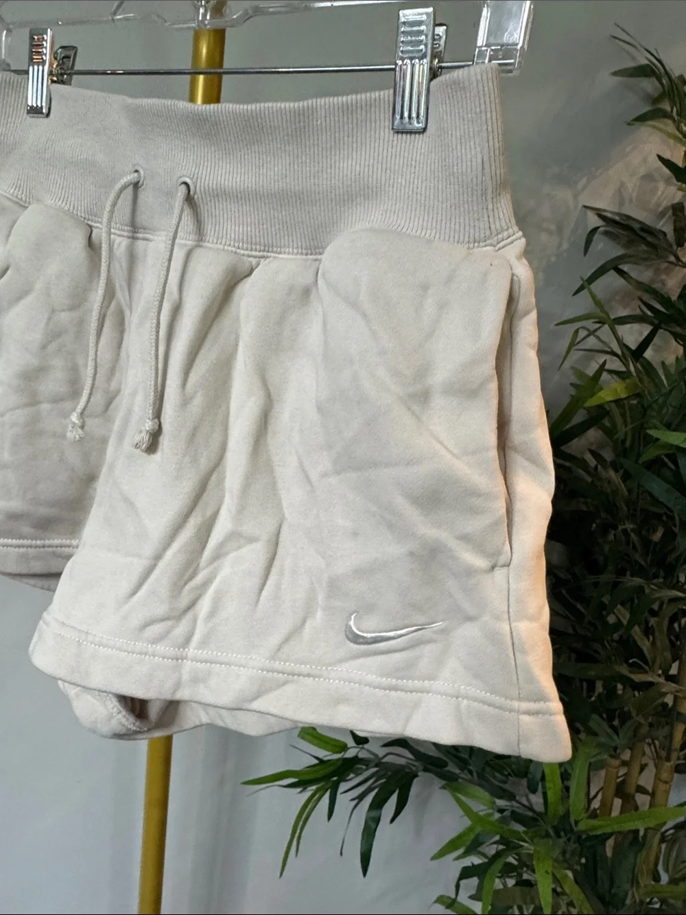 Nike Women's Cream Fleece Athletic Shorts with Drawstring and pockets EUC S